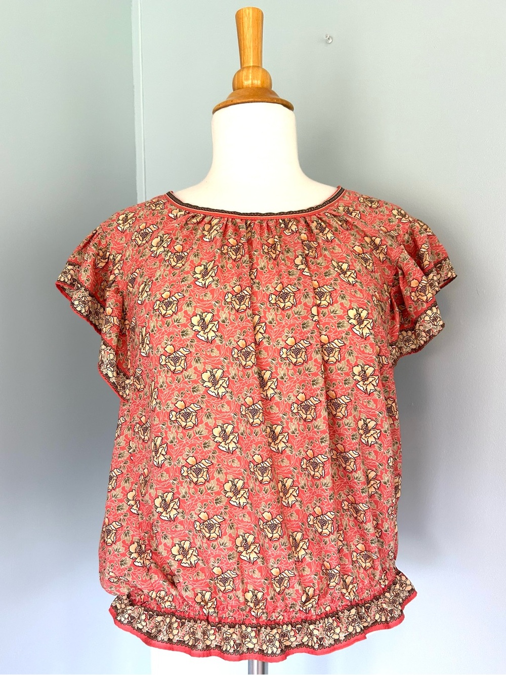 Max Studio Blouse Short Sleeve Floral Bubble Hem Sz L - Coral - Feminine sleeves